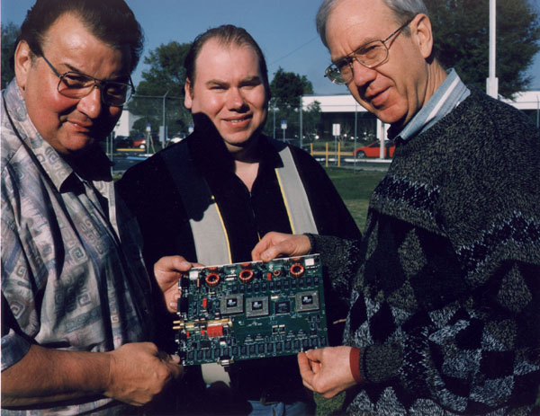 Werner Haas, Peter Gülzow und Chuck Green mit dem YAHU-Prototypen